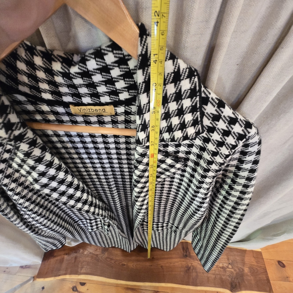 Elegant Black and White Houndstooth Cardigan - Picture 3 of 6